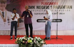 Siapkan SDM Unggul, Ganjar Resmikan SMK Jurusan Energi Baru Terbarukan di Banjarnegara