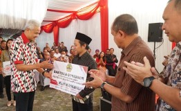 Ganjar Pranowo Perintahkan Sekolah Memutihkan Semua Tunggakan Siswa untuk Pembayaran Ijazah