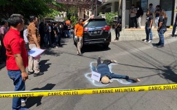 Prarekonstruksi Pembunuhan Sopir Taksi Online di Semarang, Tusukan di Jantung Jadi Penyebab Kematian Korban