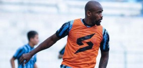 Greg Nwokolo Diharapkan Sebagai Leader Arema FC Mendobrak Pertahanan Peris Solo