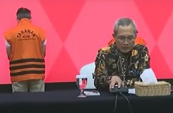 Eks Penyidik: Pimpinan KPK Minta Maaf ke TNI Karena Khilaf, Kenapa Firli Main Badminton di Manado?