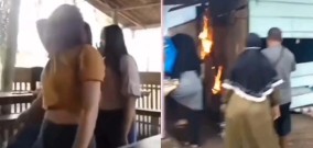 Viral! Aksi Emak-emak di Riau Bakar Kafe Remang-remang, Kecam Video Pasangan Joget Erotis