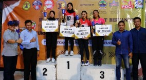 Tim Putra SMAN 2 Kebumen dan Putri SMAN 11 Semarang Juarai USM Rektor Volley Cup