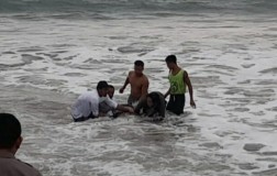Santri dan Guru Pondok Tewas Terseret Ombak di Pantai Keramat, Lamsel