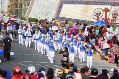 Ribuan Masyarakat Antusias Menyaksikan Kirab Marching Band, dan Pasukan Pawai Pelajar SMA & SMK