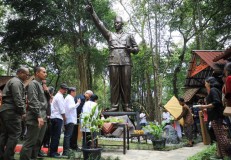 Dampingi Megawati Resmikan Patung Bung Karno, Ganjar: Pancasila In Action Butuh Pendekatan Budaya 