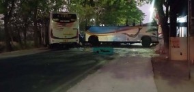 Kerasnya Tabrakan Adu Banteng Bus Eka dan Sugeng Rahayu, Membuat Penumpang Terlempar ke Jalanan