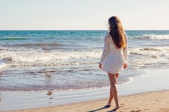 Bisa Meningkatkan Kesehatan Fisik dan Mental, Berikut Keuntungan Healing ke Pantai 