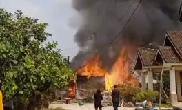 Warung Kelontongan di Tanjungratu Way Pengubuan Lamteng, Dilalap Api