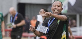 Pemain Merasa Nyaman Bersama Uston Nawawi, Sewajarnya Jika Manajemen Persebaya ingin Permanenkan Jadi Pelatih