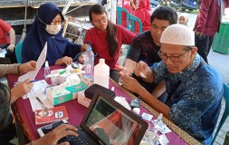 Wujudkan Kolaborasi dengan Masyarakat, Tim Unisbank Gelar Bakti Sosial Kesehatan di Kelurahan Manyaran