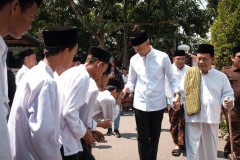 Pamitan ke Mbah Munif Demak, Ganjar Pranowo Minta Doa untuk Tugas Berikutnya