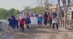Peduli Lingkungan, Pendamping PKH Desa Timbulsloko Gelar Bakti Sosial