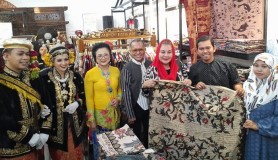 Mbak Ita Apresiasi Pameran Wastra di Semarang, Ingin Anak Muda Turut Lestarikan Batik dan Kain Tenun