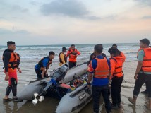 Bocah 13 Tahun Hilang Terseret Ombak Saat Berenang di Pantai Kalianda