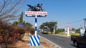 Sepeda Motor Ringsek Dijadikan Monumen oleh Polres Kendal