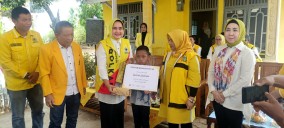 Istri Kader Golkar Lampung Baksos di Pesawaran