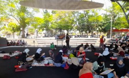 Penuh Rasa Bangga ketika Puluhan Remaja Membatik di Taman Indonesia Kaya