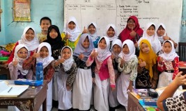 Ajarkan Cinta Budaya Bangsa, Siswa SD Negeri Bintoro 5 Demak Kenakan Batik