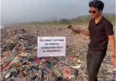 Viral Kelompok Pemuda Ajak Masyarakat Bersihkan Sampah di Pantai Cibutun Ditolak Kades