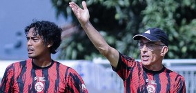 Sudah Dibilang Arema Dalam Ancaman Borneo FC, Pelatih Fernando Mengakui Sangat Sulit Bobol Gawangnya