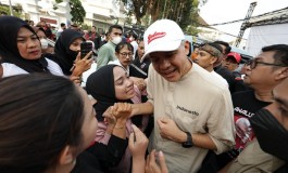 Dua Remaja di Cirebon Nangis di Depan Ganjar, Curhat Penutupan TikTok Shop