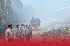 Kebakaran Hari ke-4 TPA Bakung, Polresta Terjunkan Water Canon