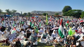 Ribuan Warga Kendal Hadiri Tablig Akbar Aksi Solidaritas Peduli Palestina