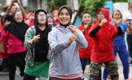 Atikoh Ganjar Blusukan dan Senam Bareng di Kemayoran,  Warga Sebut Pas Banget Jadi Ibu Negara