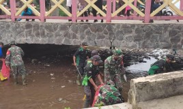 HUT ke-78 Kodam Sriwijaya, Ramai-Ramai Bersihkan Pantai Muara Indah, Kotaagung