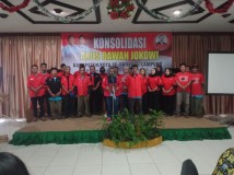 Dicuekin Elite PDIP, Kadernya Copot Baju Menangkan Prabowo-Gibran