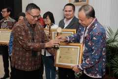 Penghargaan CSR, Semen Gresik Raih Pelaksana Terbaik 2 Kategori BUMN