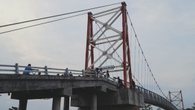 Jembatan Gantung Gempolsewu Selesai Dibangun, Warga pun Gembira