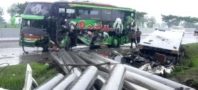 Inilah Daftar Korban Kecelakaan Bus Restu vs Truk Trailer Mengangkut Tiang Pancang di Tol Ngawi