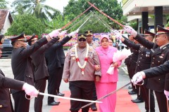 Polres Tulangbawang Gelar Wellcome dan Farewell Parade dari AKBP Jibrael Bata Awi ke AKBP James H Hutajulu
