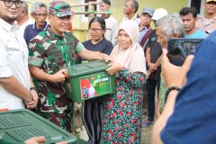Panglima TNI Salurkan 1.000 Paket Sembako Untuk Korban Gempa Sumedang