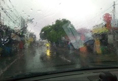 Begini Cara Berkendara Aman Saat Cuaca Hujan
