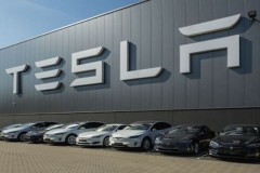 Benarkah Mobil Tesla Sudah Gak Pakai Nikel? Ini Fakta Terbarunya