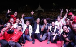 Hadir Bersama Puluhan Ribu Warga di Hajatan Rakyat, Ganjar: Jangan Salah Pilih Pemimpin!