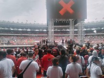 Puluhan Ribu Relawan Ganjar-Mahfud Sesaki Stadion GBK Konser Salam Metal 03 Menang Total
