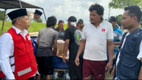 Kunjungi Demak, Rektor USM Distribusikan Bantuan Logistik ke Warga Terdampak Banjir