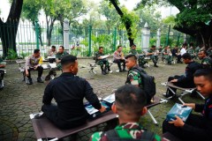 Apresiasi Tinggi, Kapolri dan Panglima TNI Makan Siang Bersama Personel Pengamanan Pemilu 2024