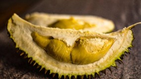 Awas! Makanan dan Minuman Ini Bahaya Dikonsumsi dengan Durian