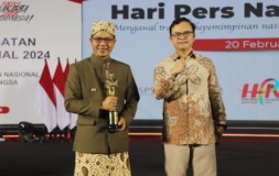 Presiden Jokowi Saksikan Penyerahan Penghargaan Anugerah PWI kepada Bupati Bandung Dadang Supriatna