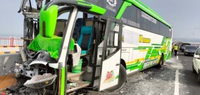 Kecepatan Tinggi Bus Tabrak Bak Truk di Suramadu, Pengemudi Asal Kediri Tewas Tergencet Kemudi