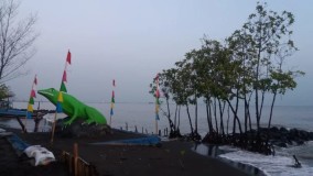 Pantai Pulau Kodok, Wisata Memikat di Tegal yang Diyakini Jadi Tempat Berobat