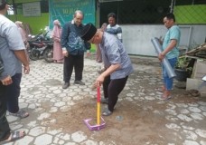 Tim PkM USM Beri Pelatihan Buat Biopori di Pondok Pesantren Fatimah Az-Zahra