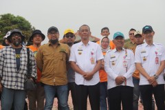 Pemerintah Kabupaten Lambar Berkolaborasi Bersama Rainfores Aliance Melakukan Penanaman 300 Pohon Jenis Durian Tumi di Area Kebun Raya Liwa, 