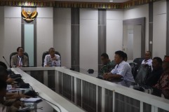 Pj. Bupati Lampung Barat, Drs. Nukman, MM., Pimpin Rapat Penanganan Konflik antara Warga dan Satwa liar Harimau 