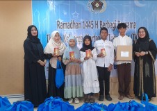 Berbagi di Ramadhan, IKWI Pusat Berikan 300 Paket Sembako dan Alat Sholat untuk ABK dan Anak Yatim 